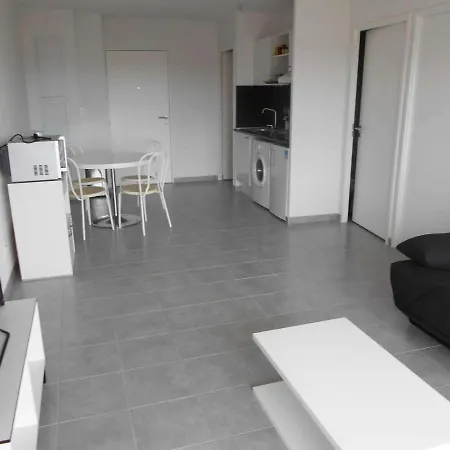 Апартаменты T2 Climatise Avec Terrasse - 6 Couchages - Parking Prive - Grau-du-roi - Fr-1-250-198
