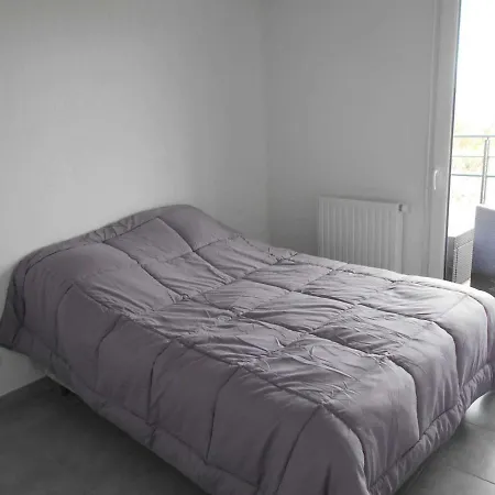 T2 Cabine Climatise Avec Terrasse - 6 Couchages - Parking Prive - Grau-du-roi - Fr-1-250-198 *